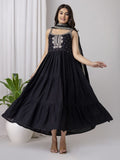 Vestido. Anarkali.  Negro. Premium
