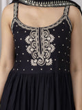 Vestido. Anarkali.  Negro. Premium