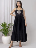 Vestido. Anarkali.  Negro. Premium