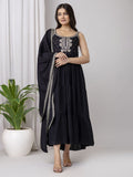 Vestido. Anarkali.  Negro. Premium